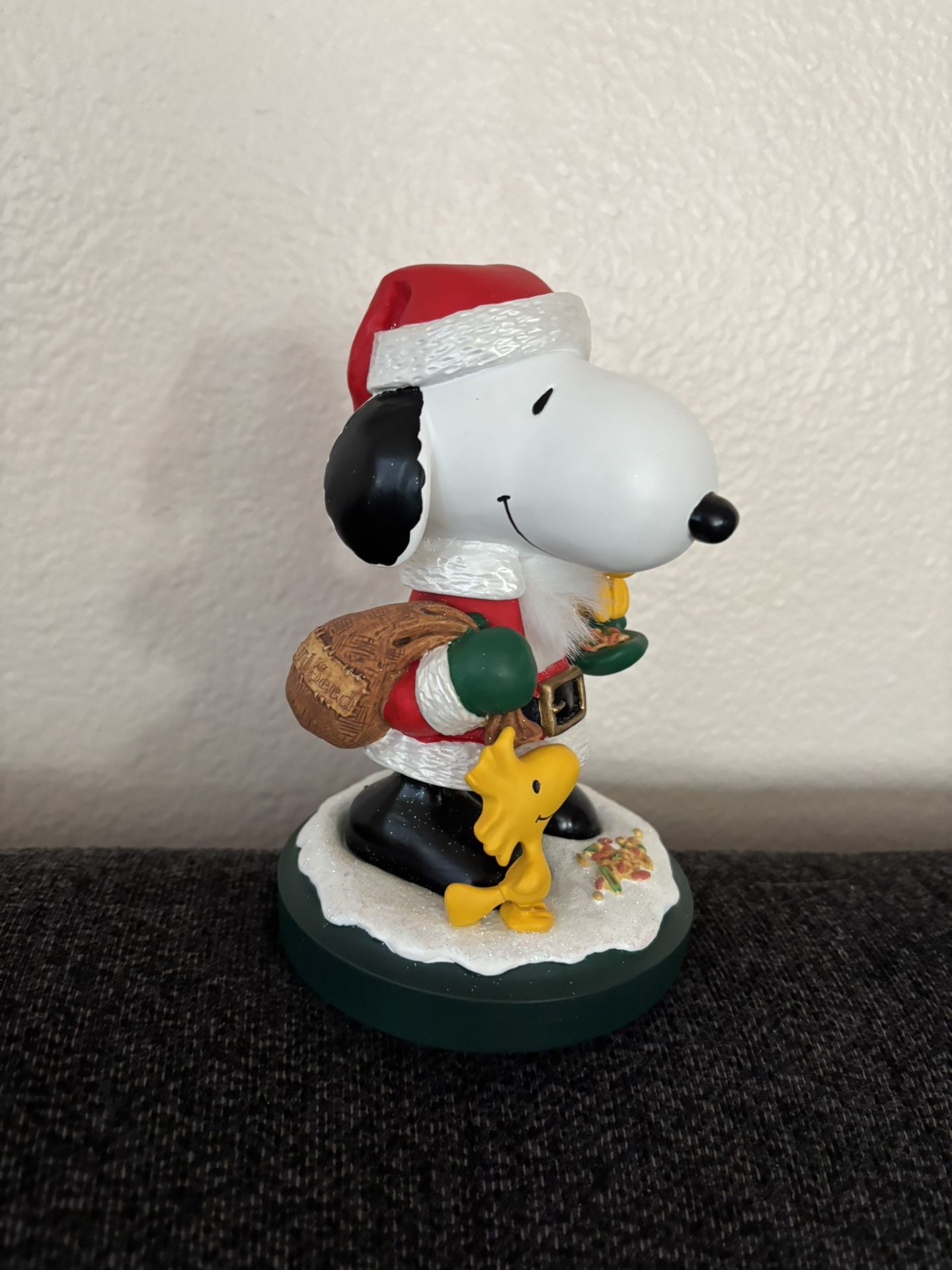 Vintage 2001 Hallmark Peanuts Gallery Snoopy The Nutcracker Figurine
