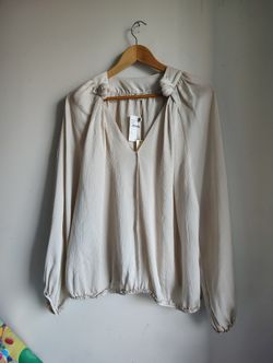 Max studio London blouse size xl color Pearl 