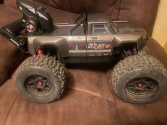 Armma Outcast 6s stunt truck