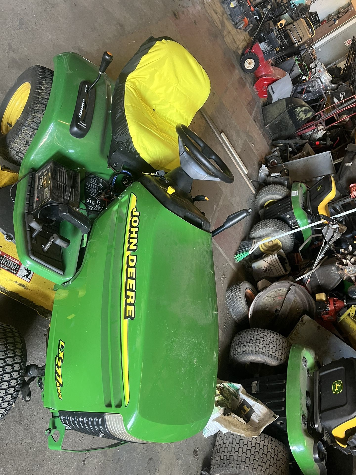 John Deere Lx277