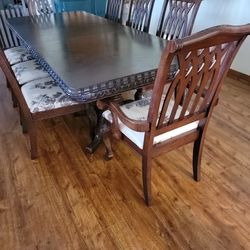 BEAUTIFUL ANTIQUE DINING TABLE