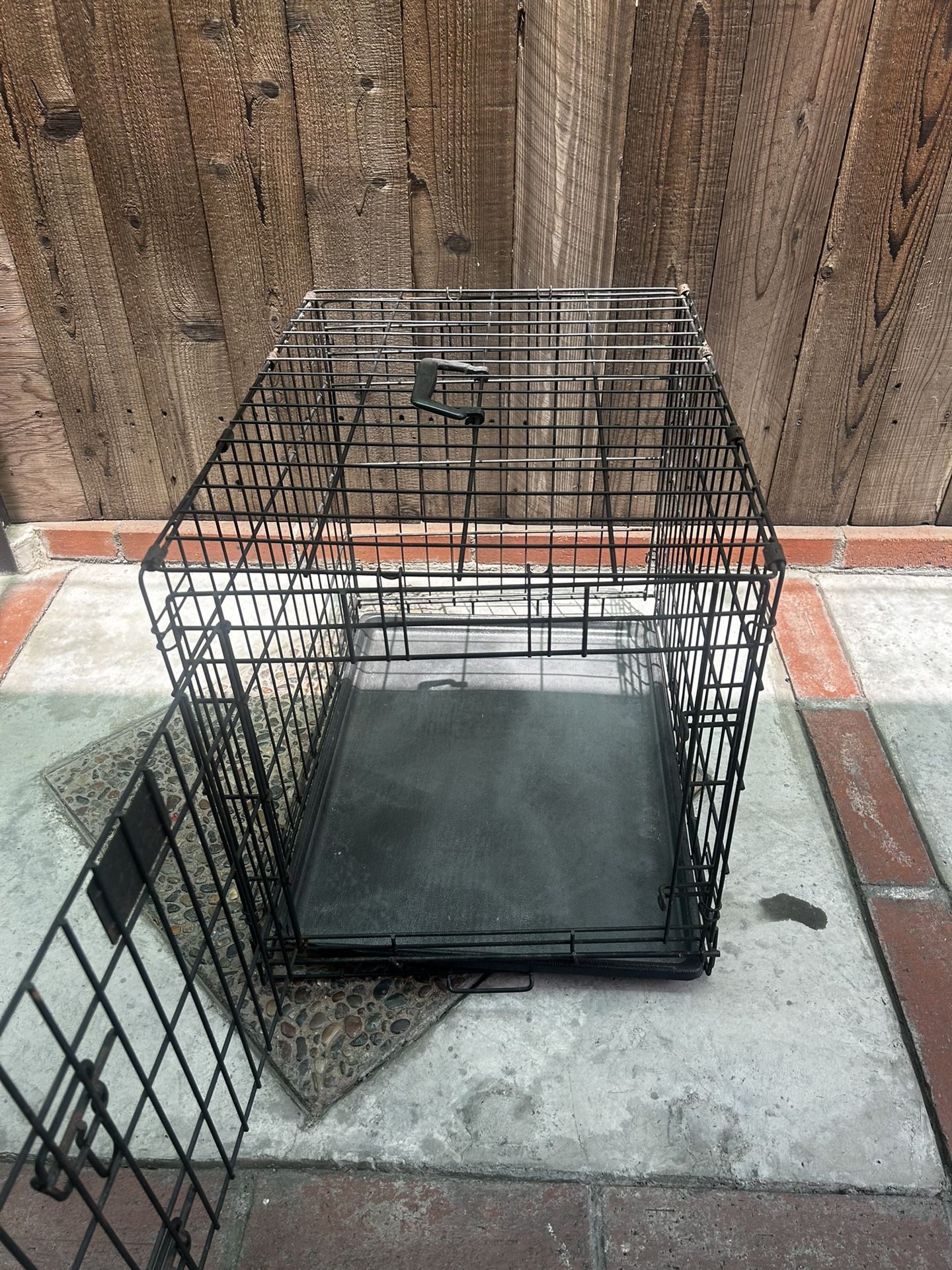 Metal Dog Kennel Crate 24.5 in L x 18.5 in W x 20.5 in H