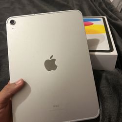 iPad ( 10th Generation ) 