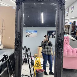 Beautiful mirror but cracked :(