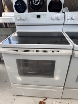 Samsung White Electric Range with Glass Cooktop