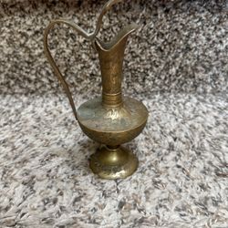 VINTAGE ENGRAVED BRASS EWER URN PITCHER JACKAL HEAD HANDLE 