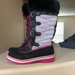Justice Snow Boots Size 4 Girls 