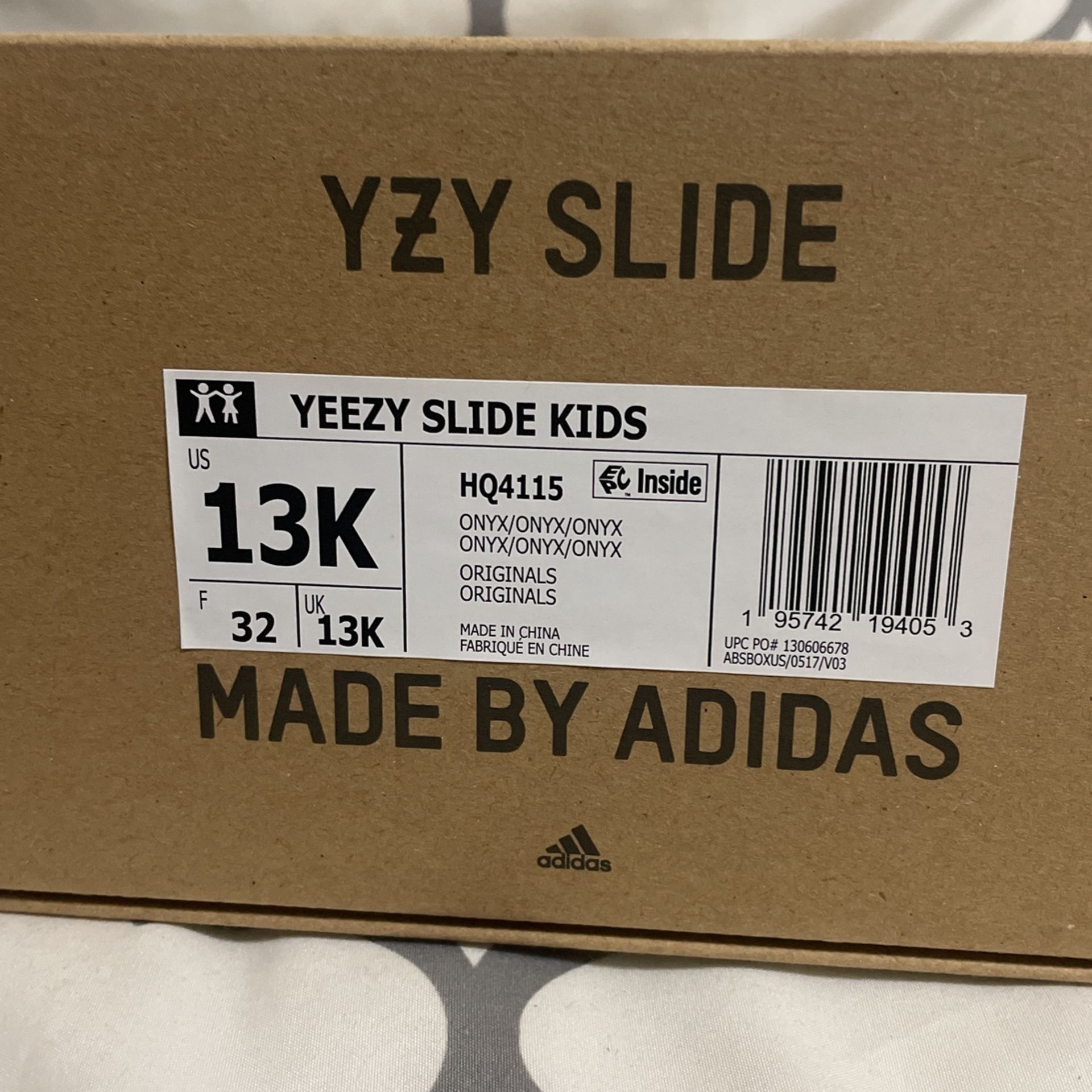 adidas gazelle silver green womens adidas Men's Yeezy Slide, Dark Onyx, 12