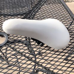 Viscount White Cushion Seat