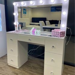New Hollywood Make Up Vanity White