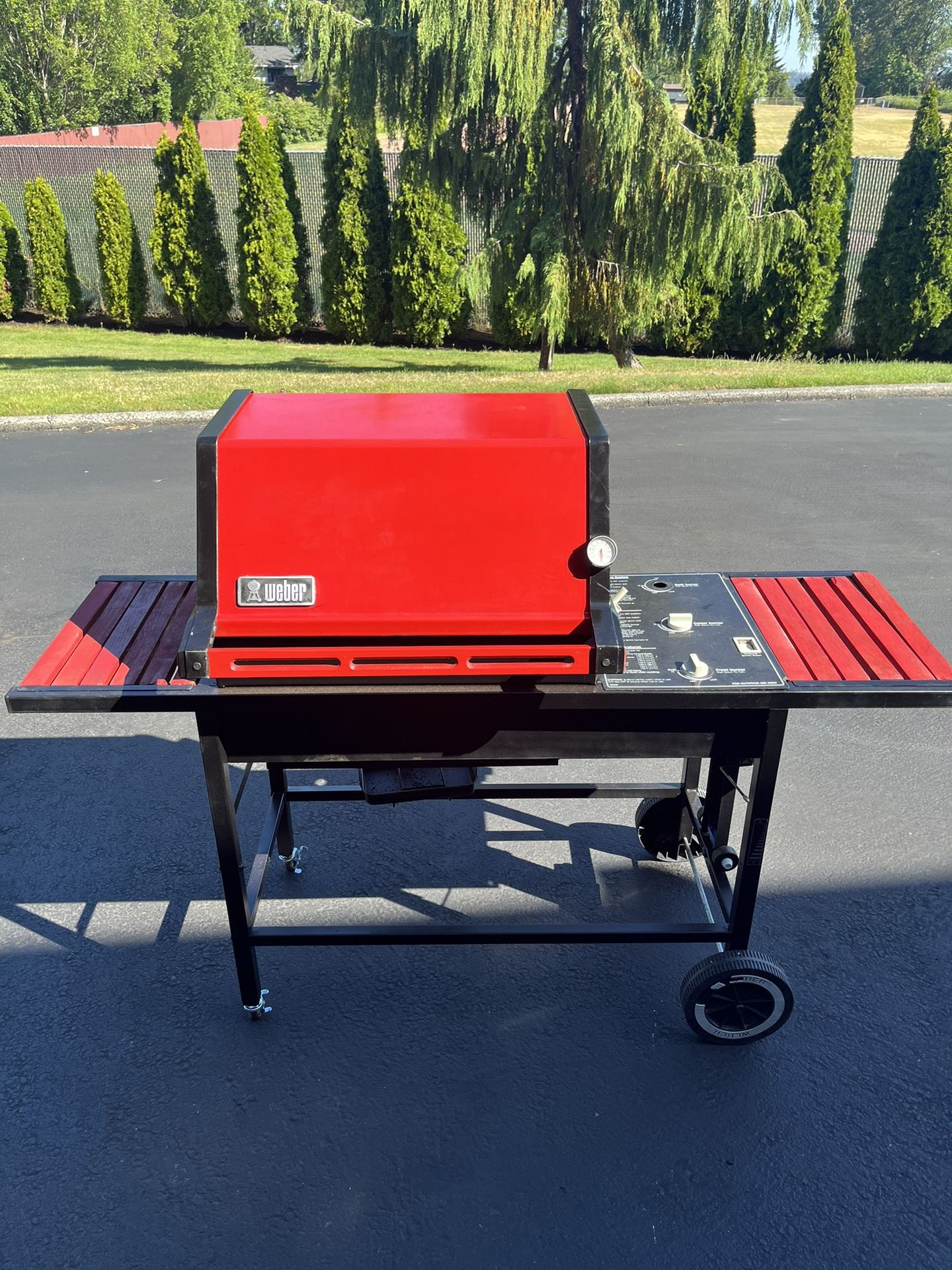 Weber Genesis 2200 Red  - Free