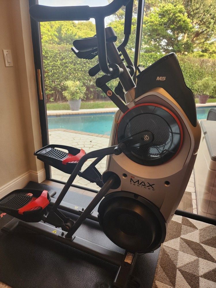 Bowflex Max M5