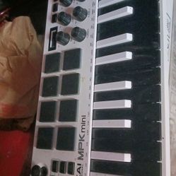 Akai MPK Mini MK3 Keyboard and Pad Controller
