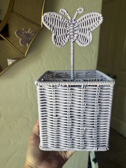 Butterfly Stationary Basket