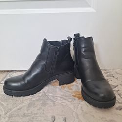 Black Boots Size 7.5
