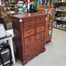 Dresser: upright chest of drawers. See photos