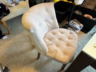 Tufted Accent Chairs with Wood Legs x2