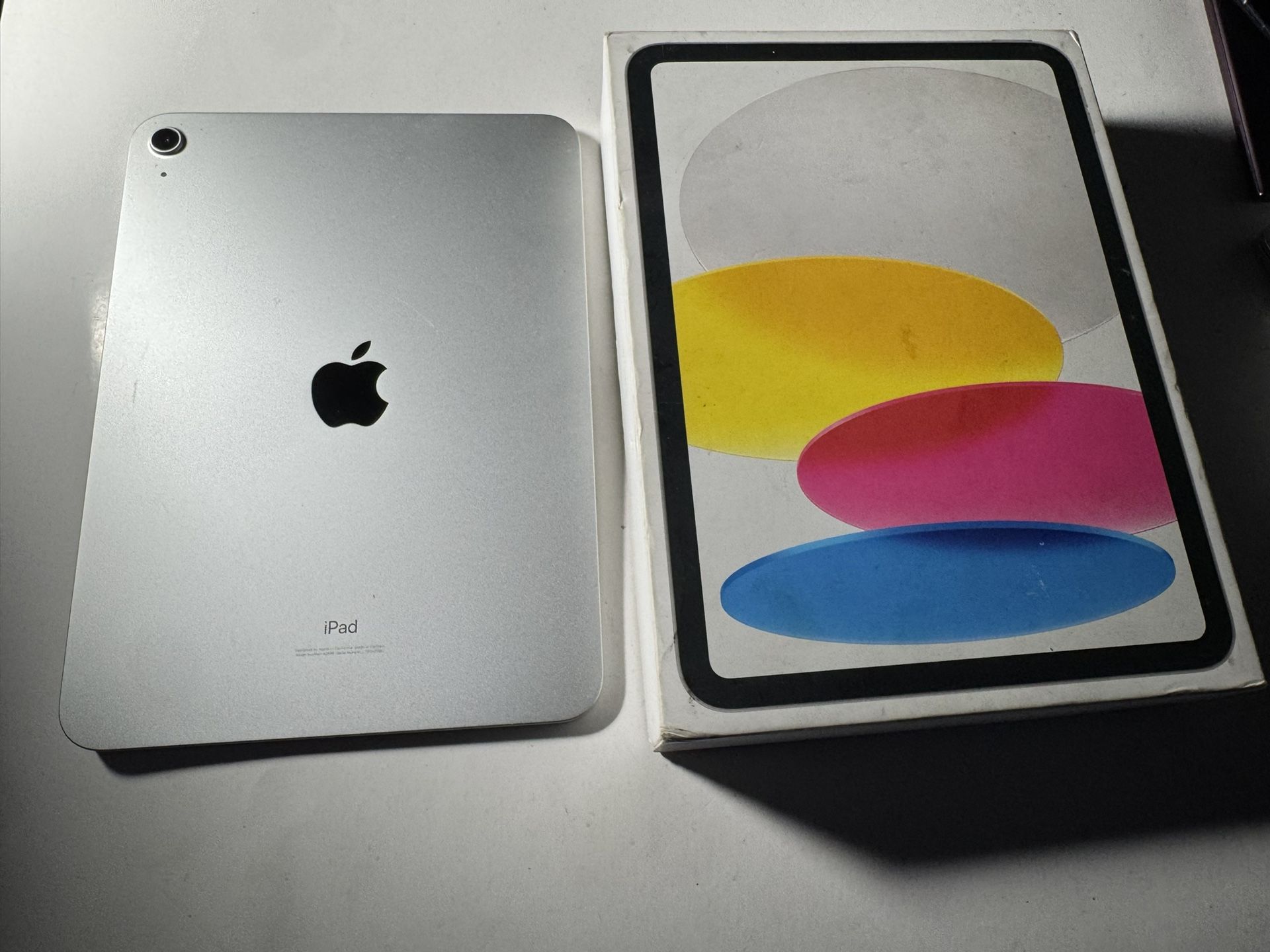 Apple iPad 10 silver 64 gb Wi-fi battery 100% excellent condition w/ original box