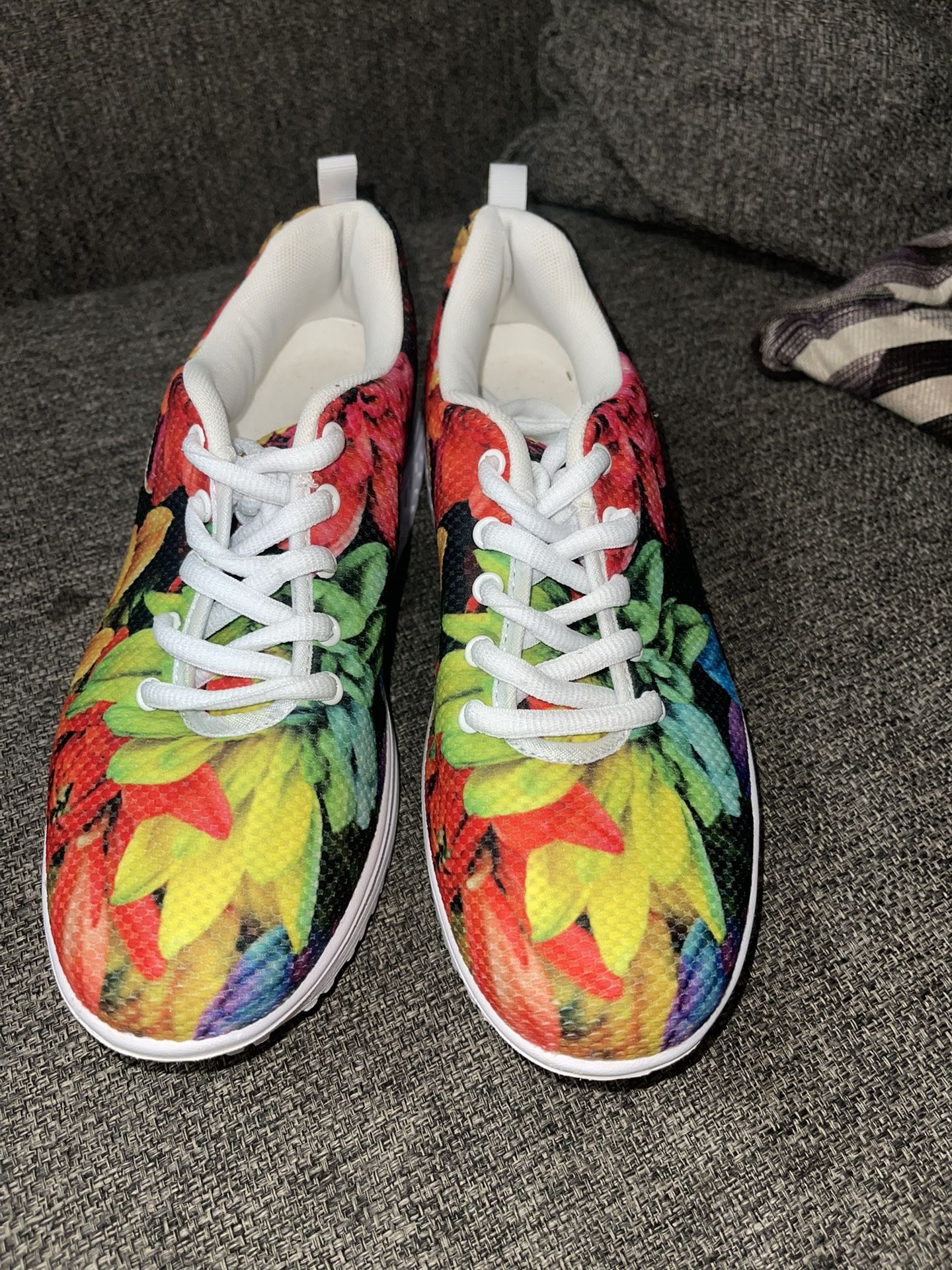 Women’s size 7 1/2 tennis shoe