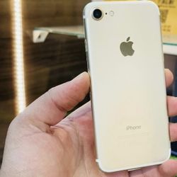 iPhone 8  Unlocked / Liberado 👌 (Different Colors Available)