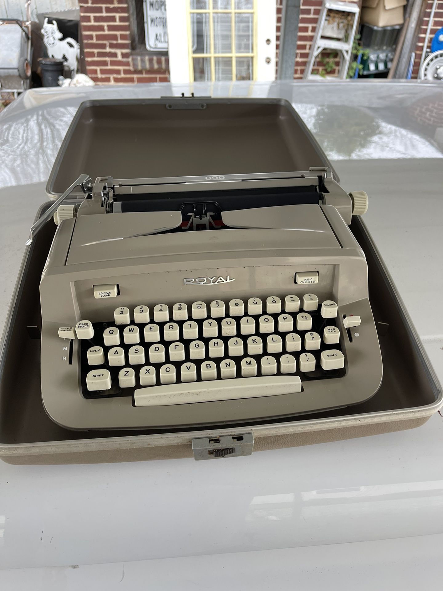 Older Type Writer 890 Royal It Still Looks Great And Still Works 