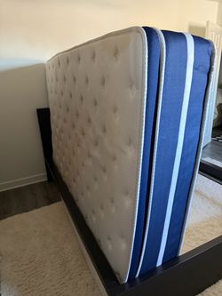 Queen Size Mattress Hybrid Memory Foam Amazing Condition