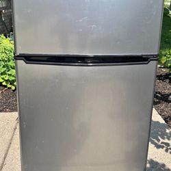 Whirlpool 3.1 mini fridge