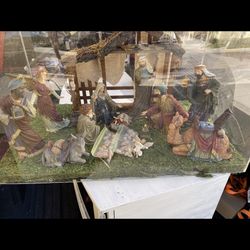 Jesus Christ is set up for Christmas Nacimiento del Niño Jesus todo Completo