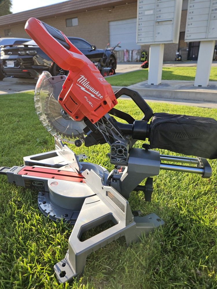 MILWUAKEE M18 FUEL BRUHLESS 7-1/4 SLIDING MITER SAW TOOL ONLY NEW
