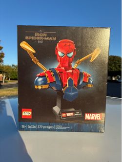 Iron Spider man Bust Lego set NEW!