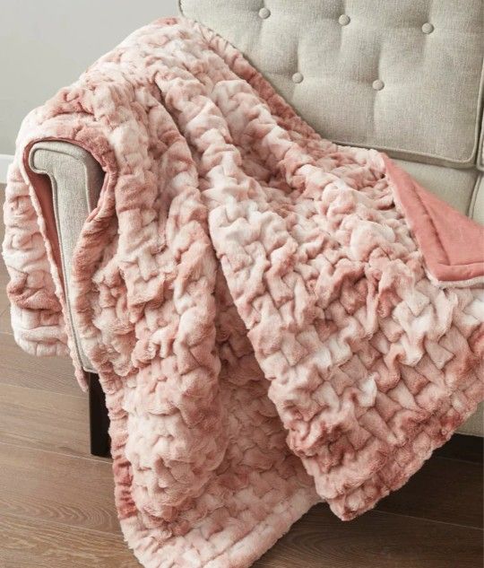 Alpine Valley Crunch Faux Fur Throw (50" X 60")