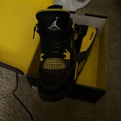 Jordan 4 Retro Thunder 