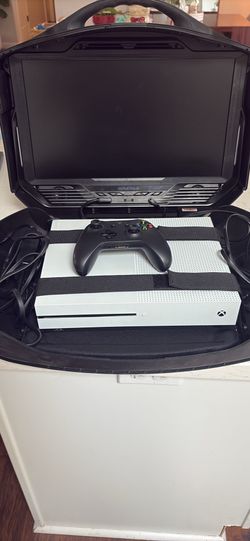 Gaems 19” screen with XBOX one and controller