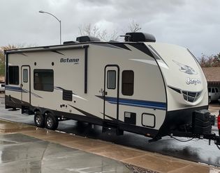2018 Jayco Octane T30F – Clean Title – Dual A/C & Onan 5500 Generator