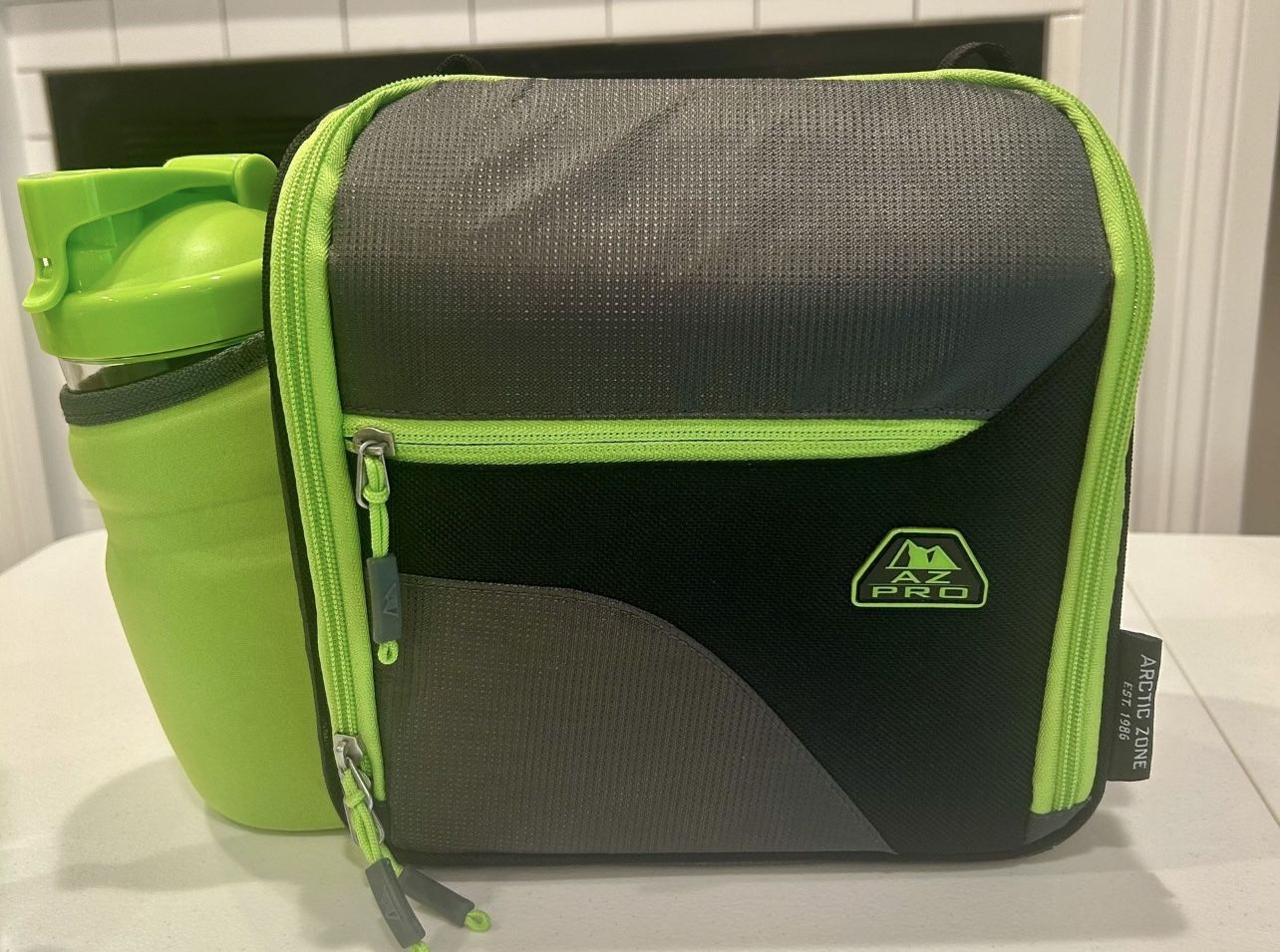 Brand New Insulated Lunch Box – With Container & Bottle