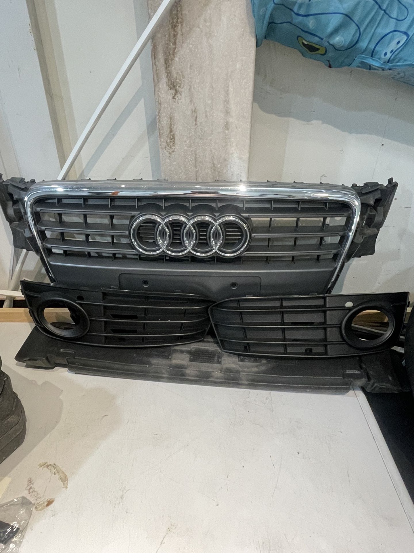 2009 Audi A4 Grill And Fog Lights 