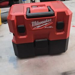 Milwaukee Vacuum M12