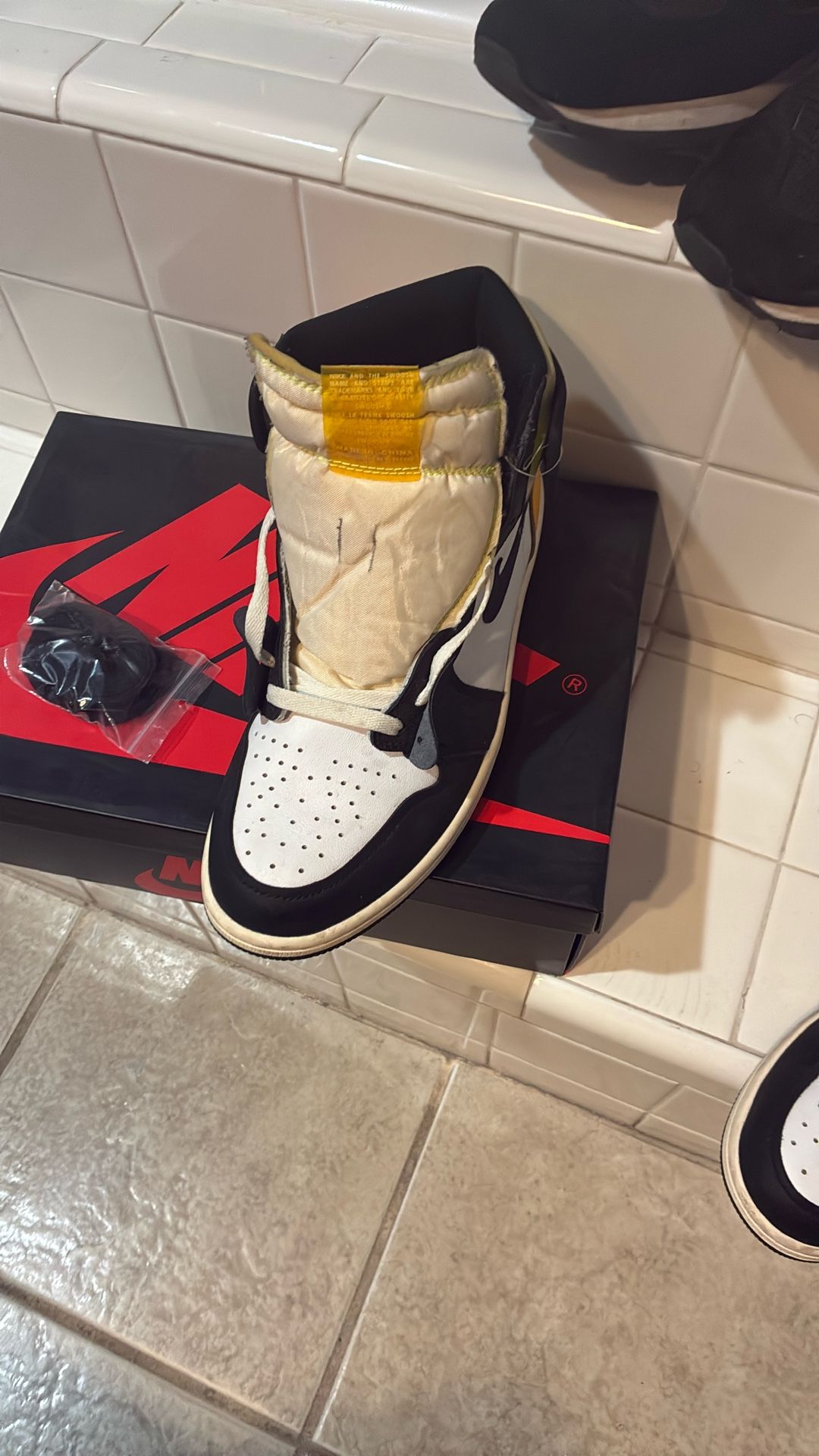 Jordan’s 1’s Retro Thunders Size 10.5