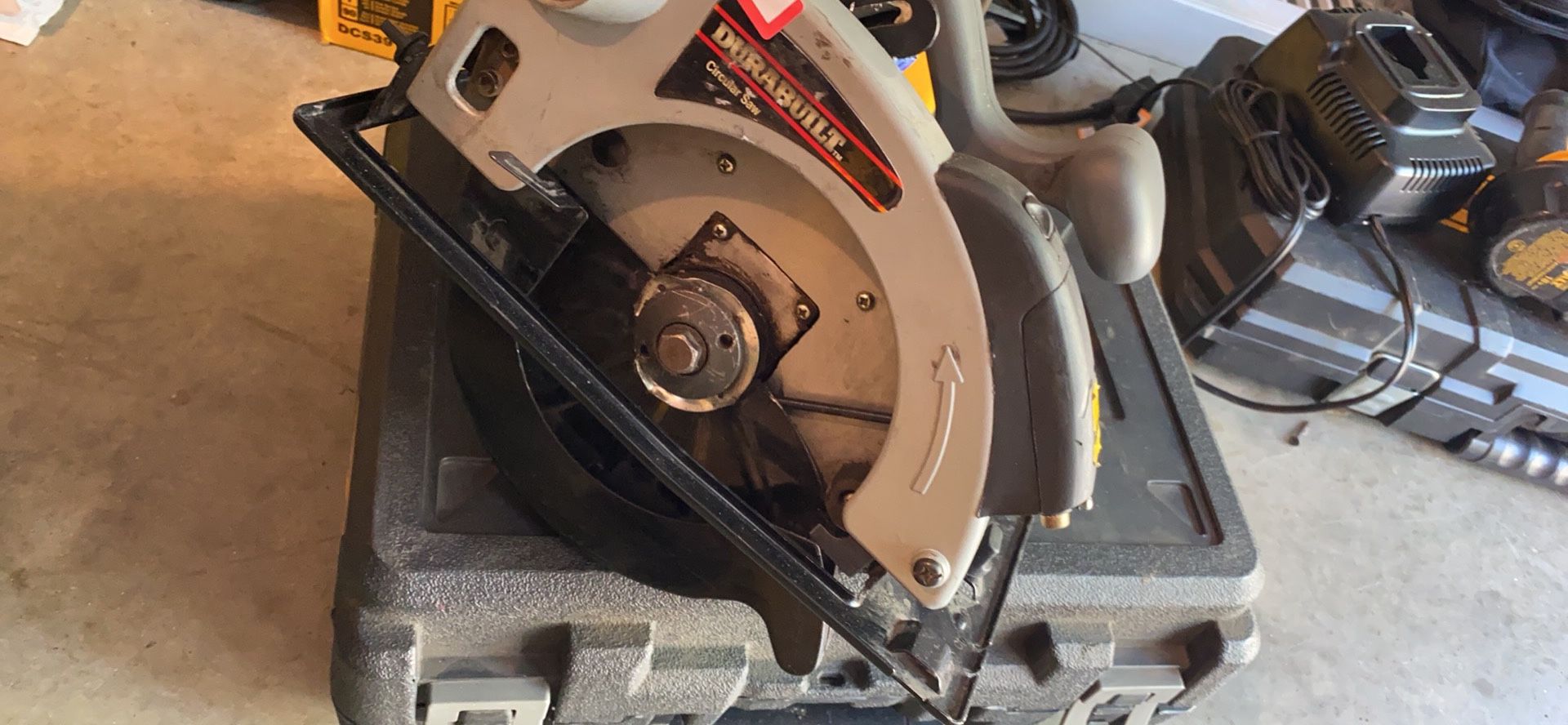 DURABUILT CIRCULAR SAW 71/4”-120v- Laser 4500RPM-10A