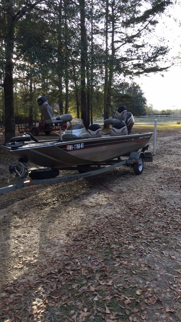 Bass boat
