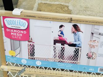 Diamond mesh gate