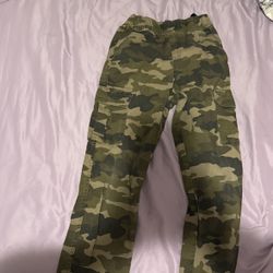 The childrens’ place camo cargo pants size 12