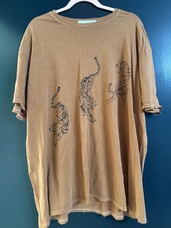Rust color womens tiger  tshirt size s/m