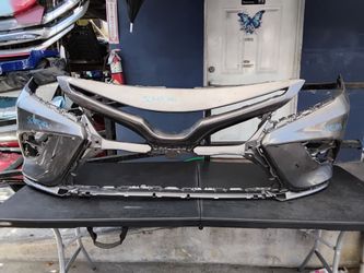 Toyota camry 2018-2020 front bumper oem