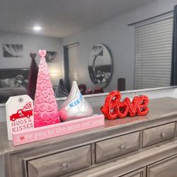 Valentine’s Day Decor Bundle – Cute & Romantic Set