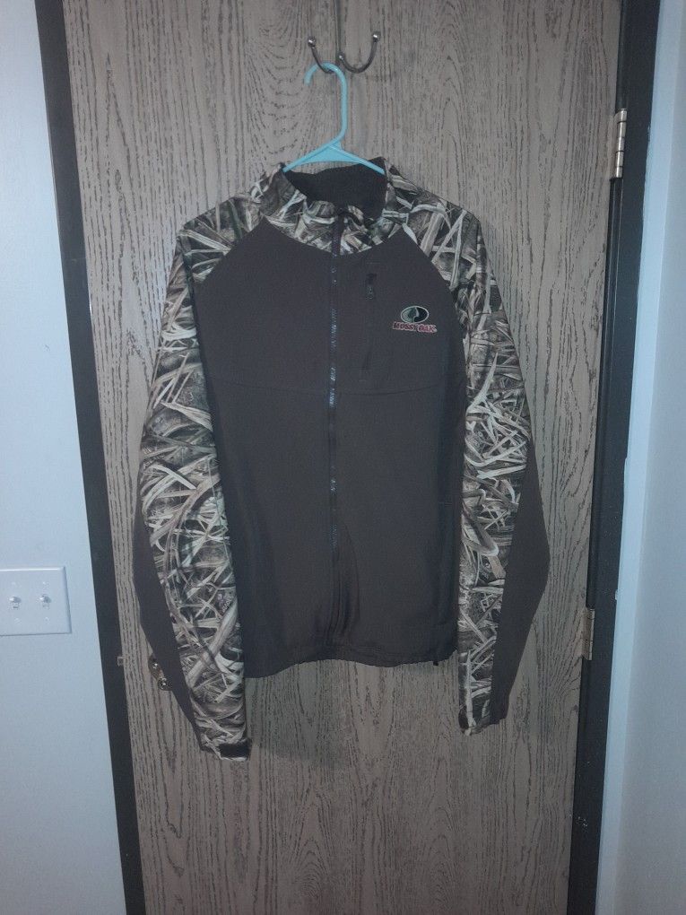 Mossy Oak, Front Zip Up Camo Jacket W Pockets Two Pockets Inside An Outside An One On Front Chest  
