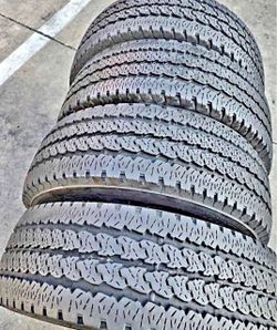 285 60 20 Firestone tires Con 80% de Vida Las 4