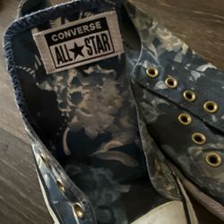Converse blue floral print