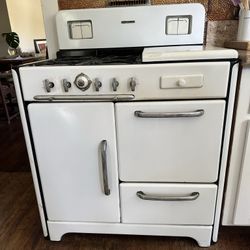 Vintage Gas Range — Fully Functional Mid-Century Beauty with Original Chrome Hardware