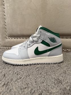 Air Jordan 1 Mid Size Shoes Boys Size 5.5